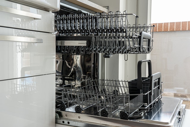 Ways to fix a smelly dishwasher and keep it clean