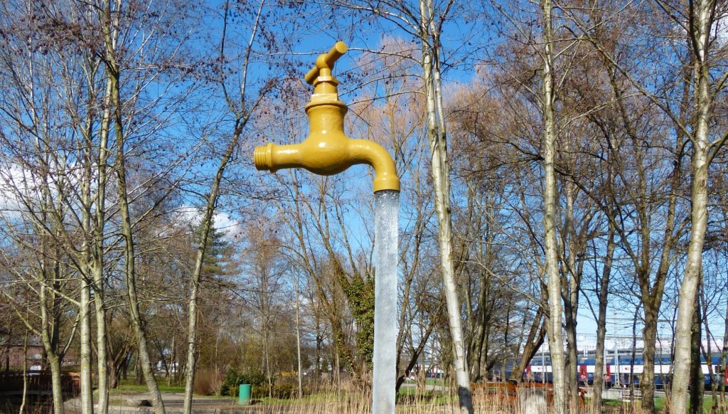 outdoor water faucet